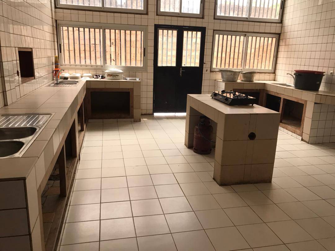 Full kitchen